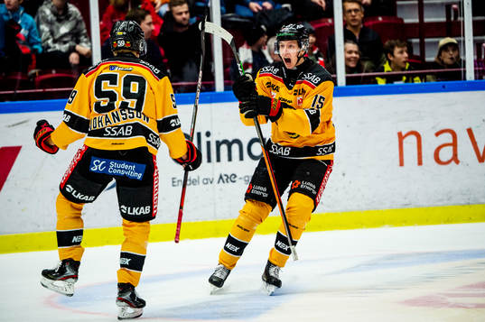 Luleås Kim Johansson och Carl Mattsson jublar