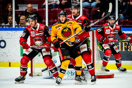 Luleås Isac Brännström mot Malmö Redhawks Lance Bouma