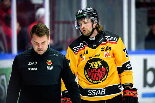 Luleås Pontus Själin lämnar isen