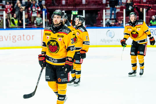 Luleås Pontus Själin deppar med lagkamraterna