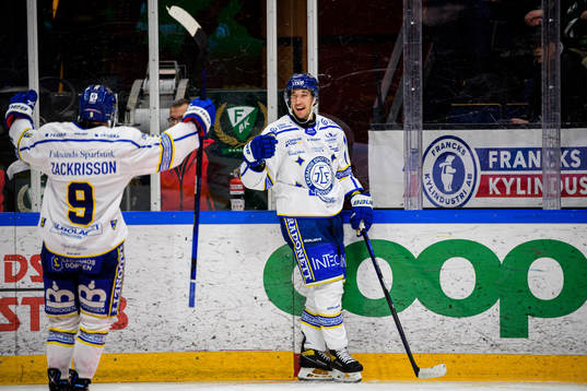 Leksands Max Veronneau jublar