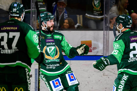 Färjestads Jesse Virtanen jublar