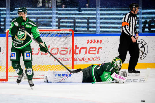 Färjestads målvakt Dominik Furch deppar