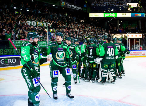Färjestads spelare jublar