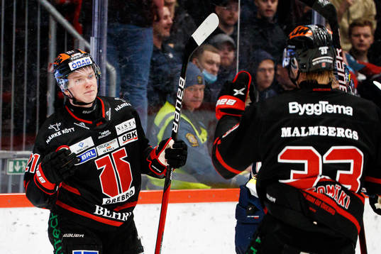 Örebros Linus Öberg jublar