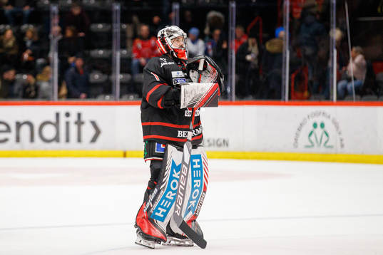 Örebros målvakt Jhonas Enroth deppar