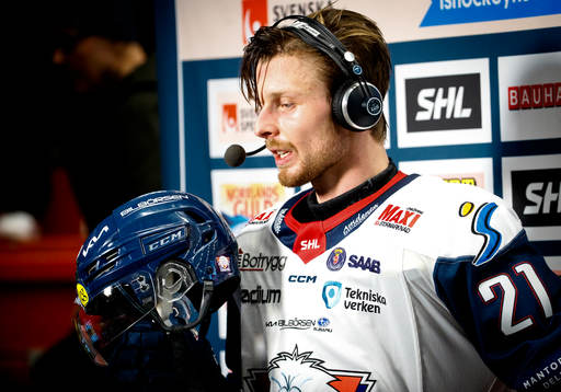 Linköpings Christoffer Ehn blir intervjuad i paus av CMORE