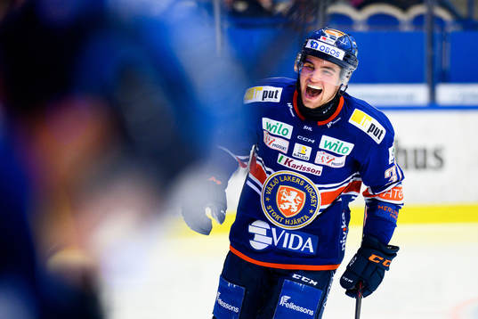 Växjös Glenn Gustafsson jublar