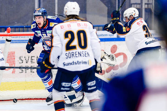 Växjös Glenn Gustafsson jublar