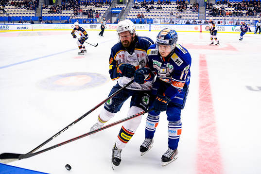 Kamp mellan Djurgårdens Stefan Warg och Växjös Emil