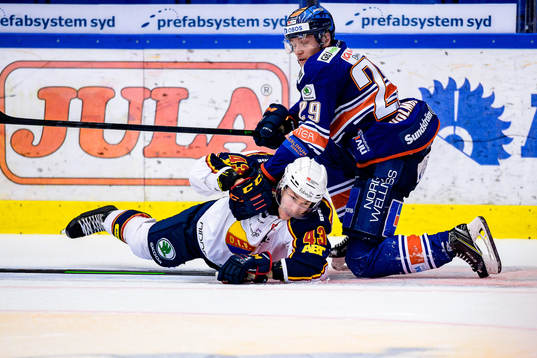 Djurgårdens Tom Nilsson faller