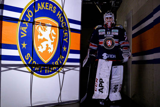 Växjös målvakt Adam Åhman före ishockeymatchen i SHL