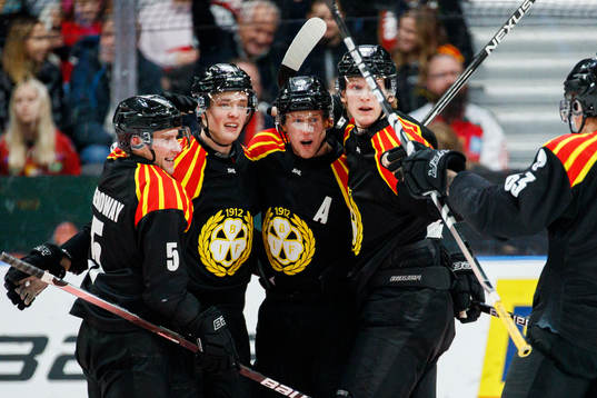 Brynäs Linus Ölund jublar