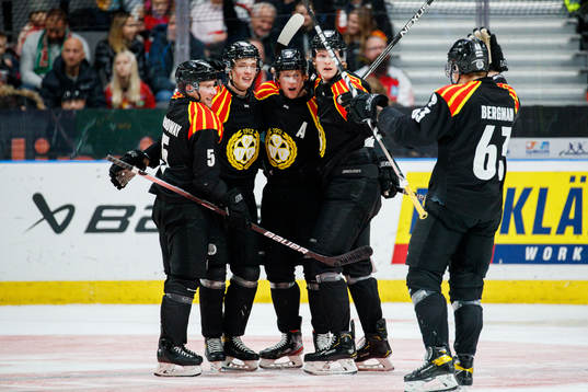 Brynäs Linus Ölund jublar