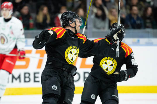 Brynäs Nicklas Danielsson jublar