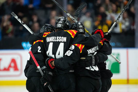 Brynäs Nicklas Danielsson jublar