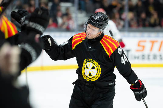 Brynäs Nicklas Danielsson jublar