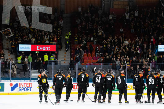 Brynäs jublar framför sina supportrar