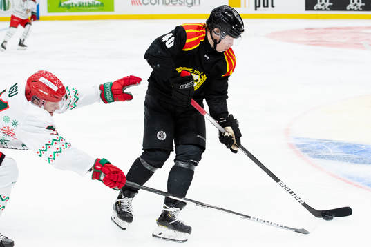 Frölundas Nicklas Lasu  och Brynäs Tomi Sallinen