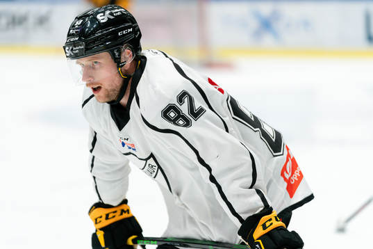 Skellefteås Oskar Nilsson med Arvidsjaurs tröja