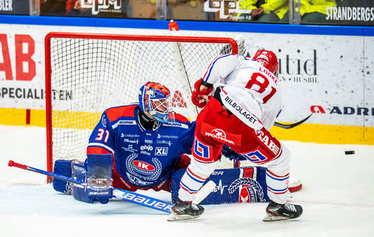 uOskarshamns målvakt Tim Juel och Timrås Jens Lööke
