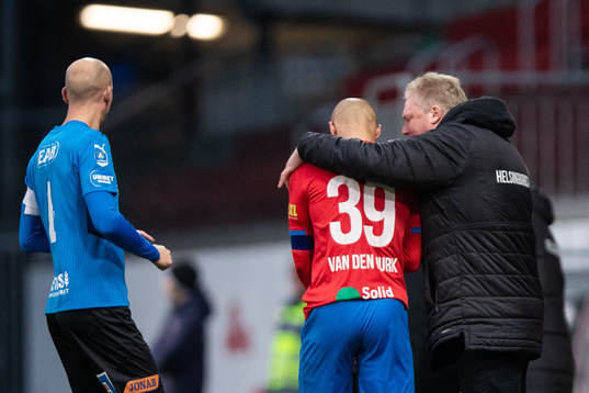 Halmstads Andreas Johansson lyssnar på Helsingborgs
