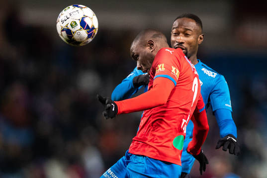 Helsingborgs Ravy Tsouka-Dozi och Halmstads Sadat Karim