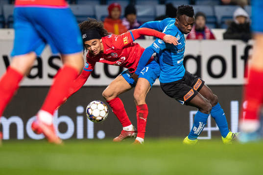 Helsingborgs Adam Kaied och Halmstads Thomas Boakye