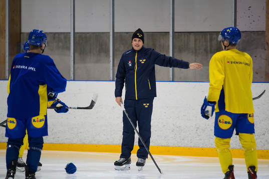Head coach Tomas Montén of the Swedish under-20 national