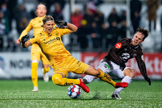 Ulrik Saltnes of Bodø/Glimt and Lars Olden Larsen of
