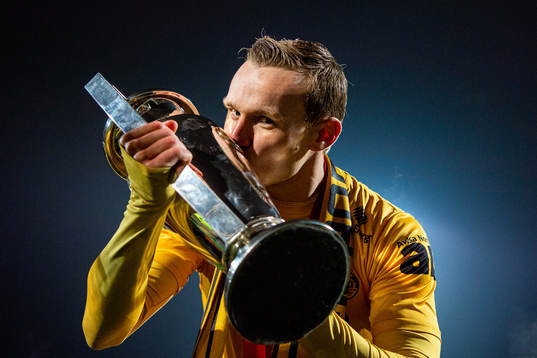 Marius Lode of Bodø/Glimt kisses the trophy winning the