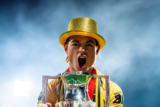 Patrick Berg of Bodø/Glimt celebrates with the trophy