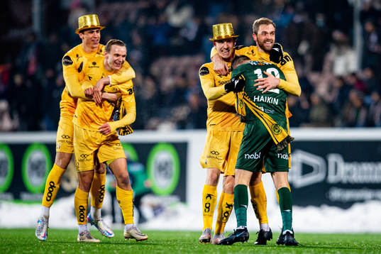 Marius Lode, Marius Høibråten, goalkeeper Nikita Haikin,