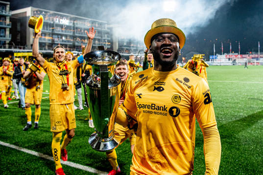 Victor Boniface of Bodø/Glimt celebrates with the trophy