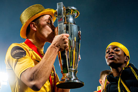 Fredrik André Bjørkan of Bodø/Glimt kisses the trophy