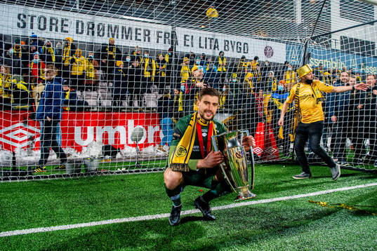 Goalkeeper Nikita Haikin of Bodø/Glimt celebrates with