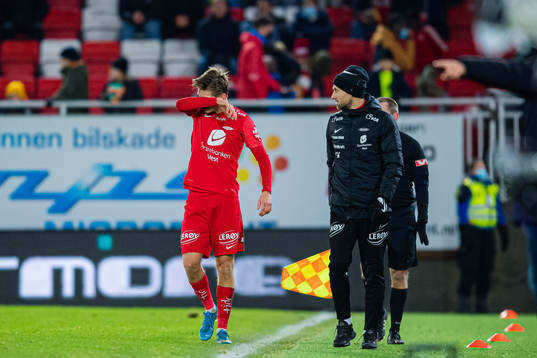 David Møller Wolfe of Brann and Eirik Horneland, head