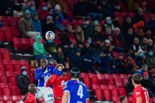 Ibrahima Kone of Sarpsborg 08 and Aune Selland Heggebø of