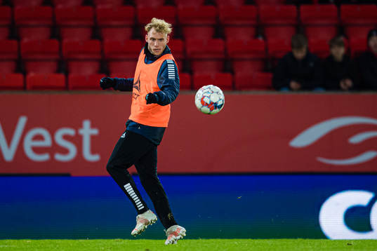 Jonathan Lindseth of Sarpsborg 08 warms up