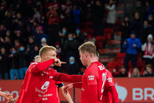 Aune Selland Heggebø of Brann celebrates with Sivert