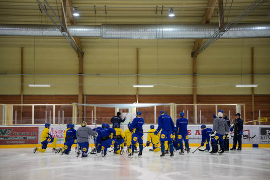 Head coach Tomas Montén of the Swedish under-20 national
