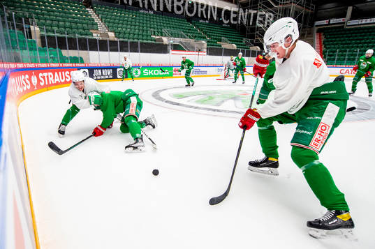 Rögles Tyler Kelleher kamp med Brady Ferguson