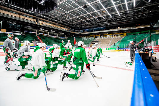 Rögles tränare Cam Abbott och spelarna