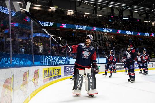 Linköpings målvakt Marcus Högberg jublar