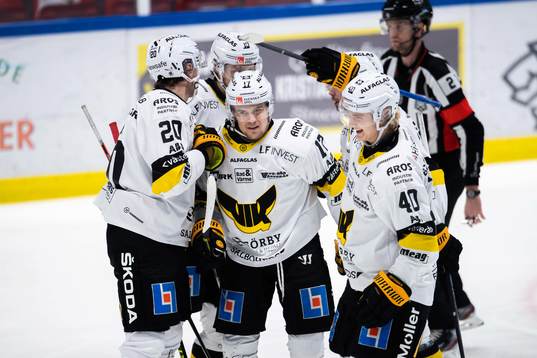 Västerås spelare jublar