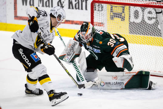 Kristianstads målvakt Olof Lindbom mot Västerås
