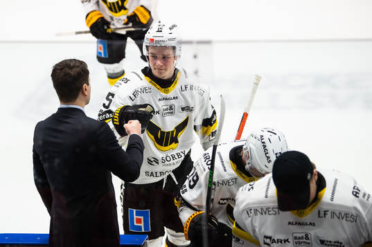 Västerås tränare Thomas Paananen Filip Wiberg jublar
