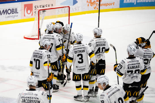 Västerås spelare jublar