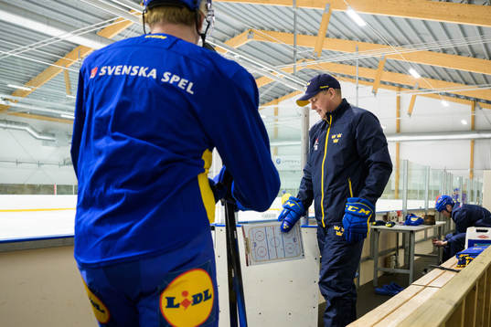 Head coach Tomas Montén of the Swedish under-20 national