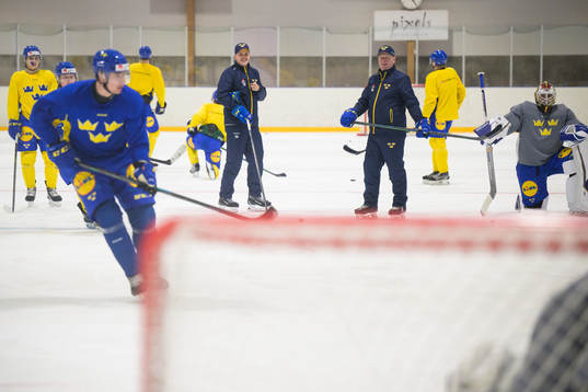 Head coach Tomas Montén and goaltender coach Peter